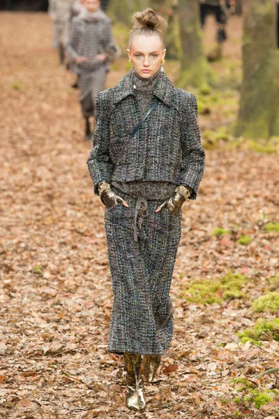 Look 7